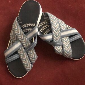 Steal Blue slip on cross cross sandal size 8 New
